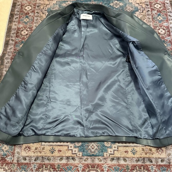 Aritzia Babaton Lauch Blazer SMOKY EMERALD
GREEN Size Small Faux Leather - Picture 8 of 10